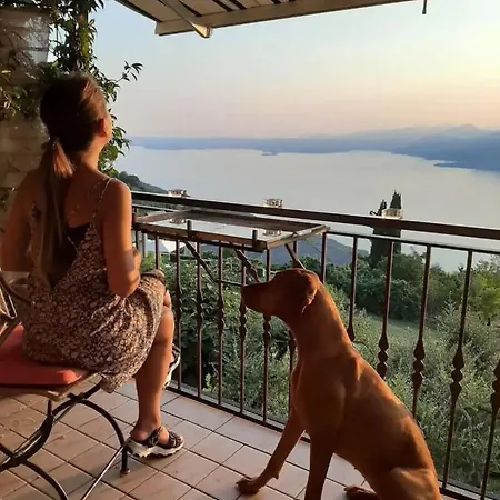 Da Paolo Con Vista Di Garda Couette-café *