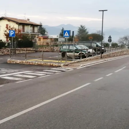 Da Paolo Con Vista Di Garda Couette-café San Zeno di Montagna