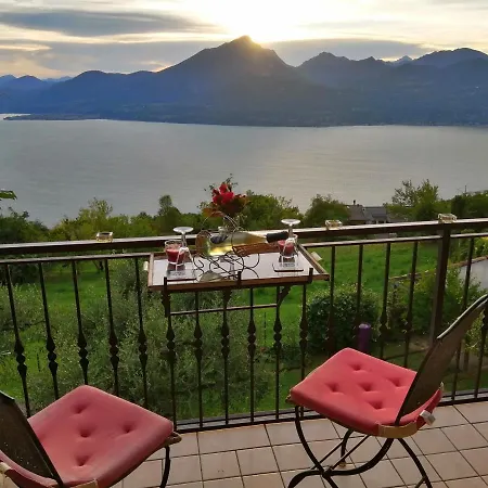 Acomodação com café da manhã  Da Paolo Con Vista Di Garda San Zeno di Montagna