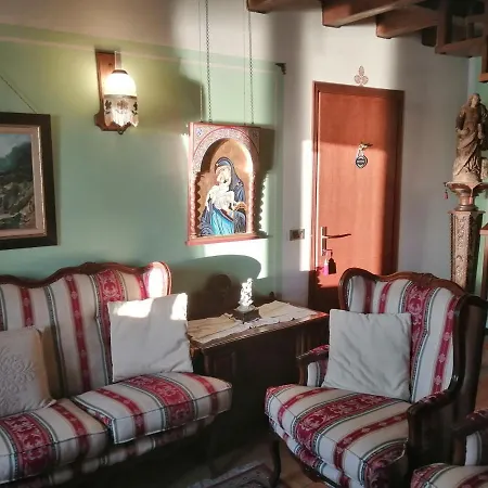 Acomodação com café da manhã  Da Paolo Con Vista Di Garda 3*