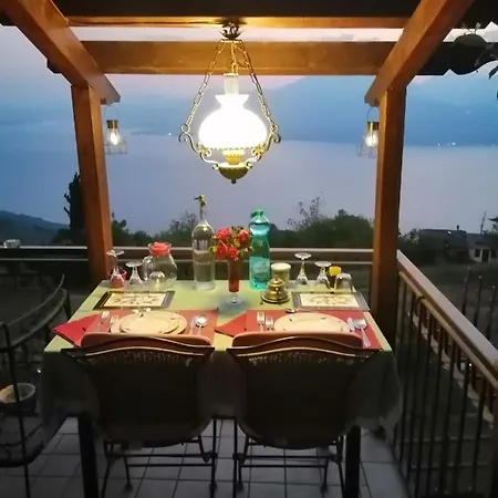 Da Paolo Con Vista Di Garda Couette-café 3*