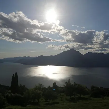 Da Paolo Con Vista Di Garda San Zeno di Montagna