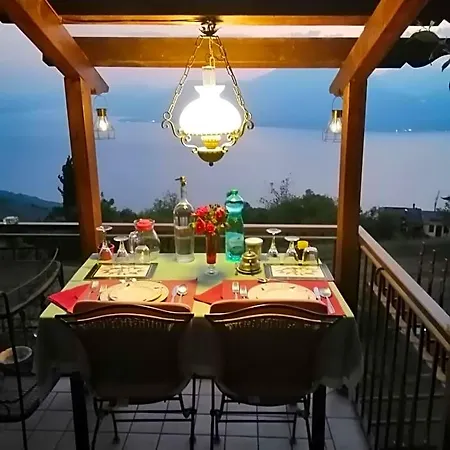 Acomodação com café da manhã  Da Paolo Con Vista Di Garda