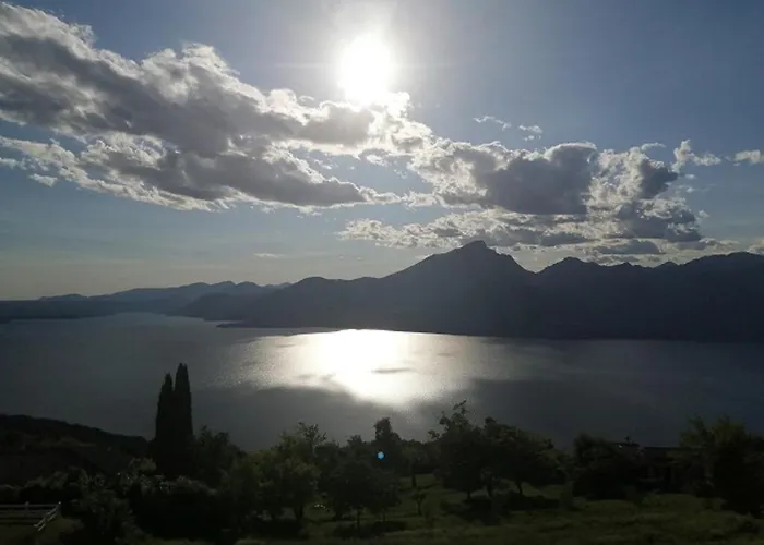 Da Paolo Con Vista Di Garda San Zeno di Montagna